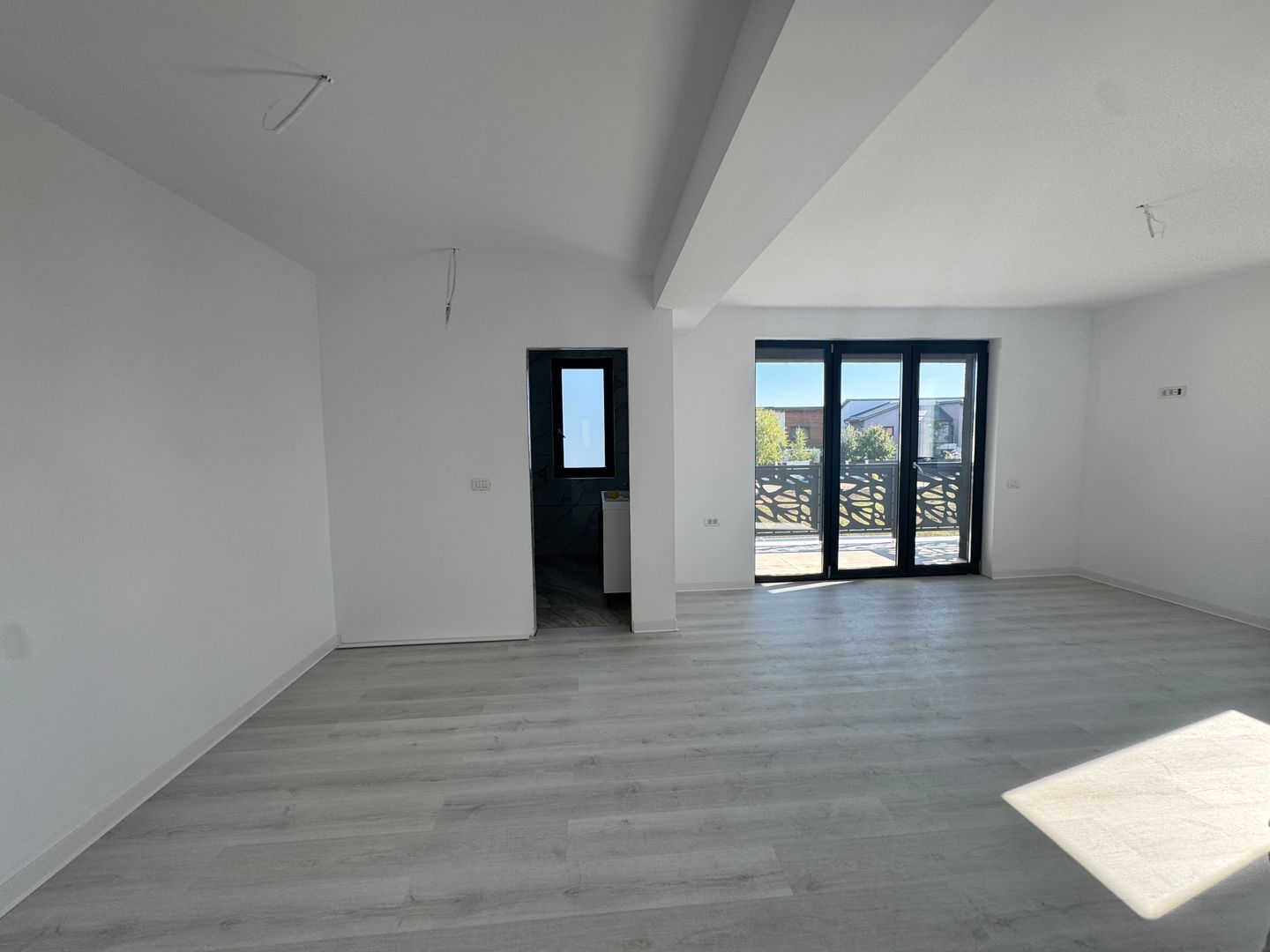 Vila 5 camere Otopeni Central-bucatarie si finisaje incluse - Poză 11