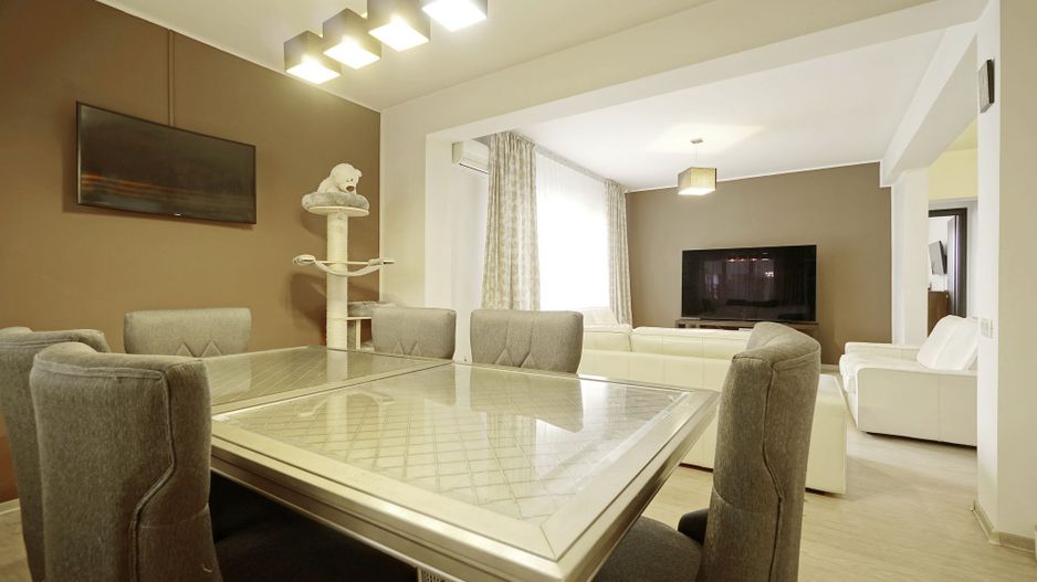 Brancoveanu  P+2, 8 cam, 6 dormitoare, 6 bai, 3 garaje teren 650 mp - Poză 12