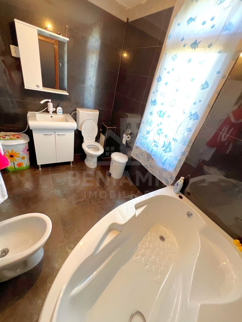 Casa 5 Dormitoare 2 bucatarii 3 bai Living-Toate utilitatile-Popoveni - Poză 7
