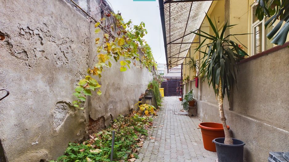 Apartament la casă cu 2 camere zona Boul Roșu - Poză 2