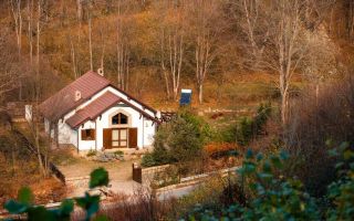 Investitie Valiug lacul Gozna Casa utilata 5 camere parau padure - Poză 1