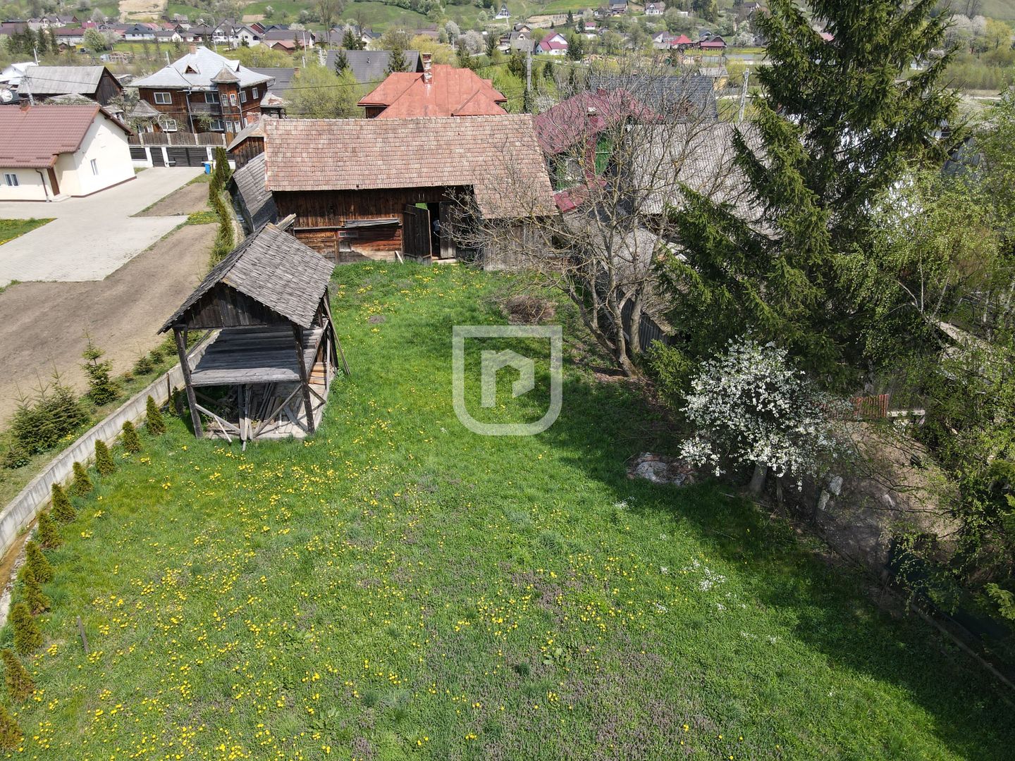 De vanzare casa cu anexe - 2507 mp Manastirea Humorului - Poză 3