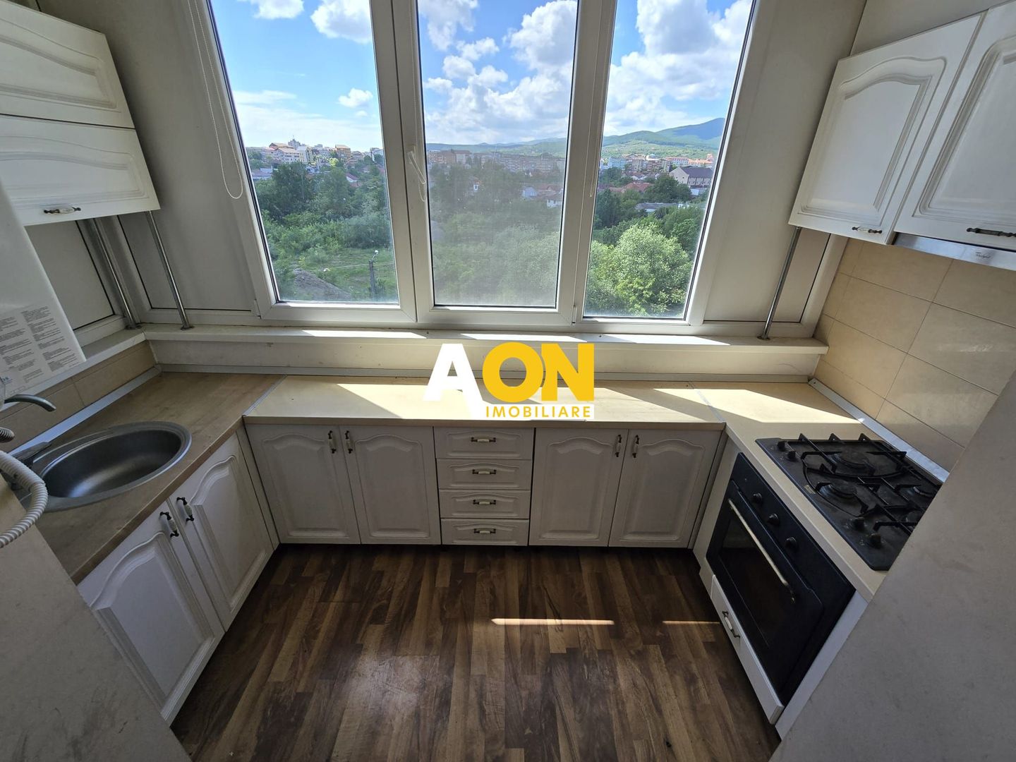 Apartament Zona Centru 3 Camere, cu Terasa 80mp - Poză 3