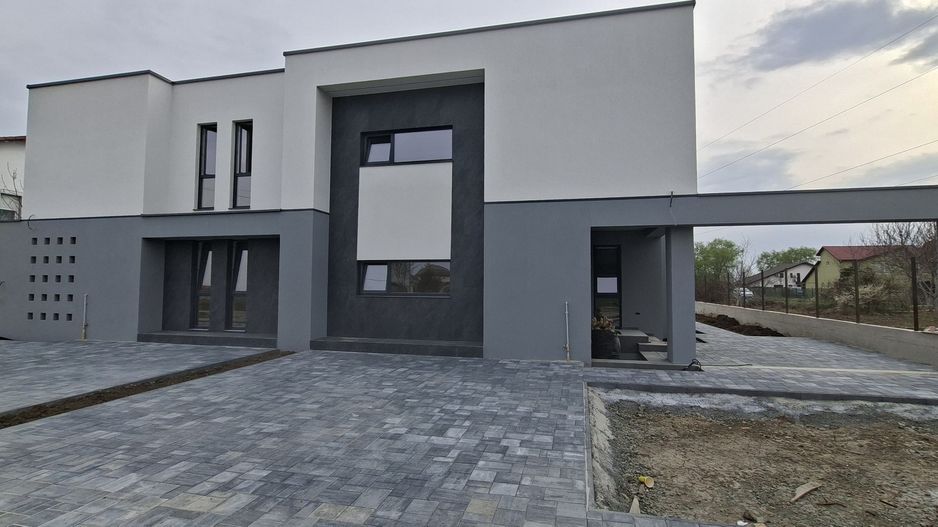 Duplex cu 5 camere si teren de 372mp - Poză 1