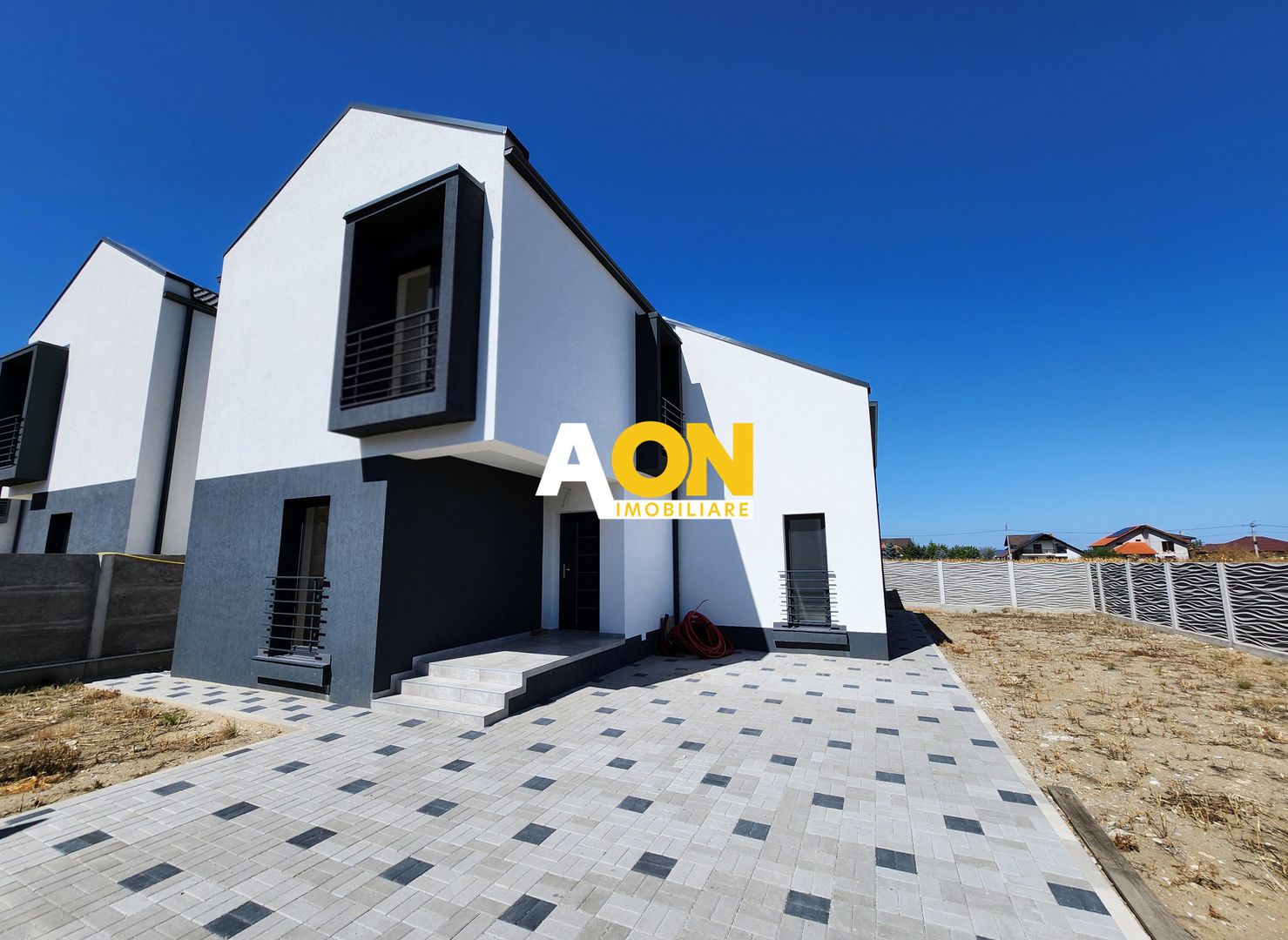 Casa Individuala cu 4 camere, 3 bai, terasa, 370mp teren, Oarda de Jos - Poză 1