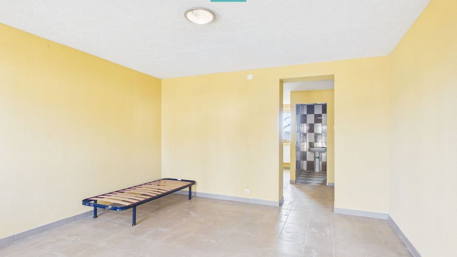 Casă cu 8 camere pentru investiții în Maciova CS - Poză 8