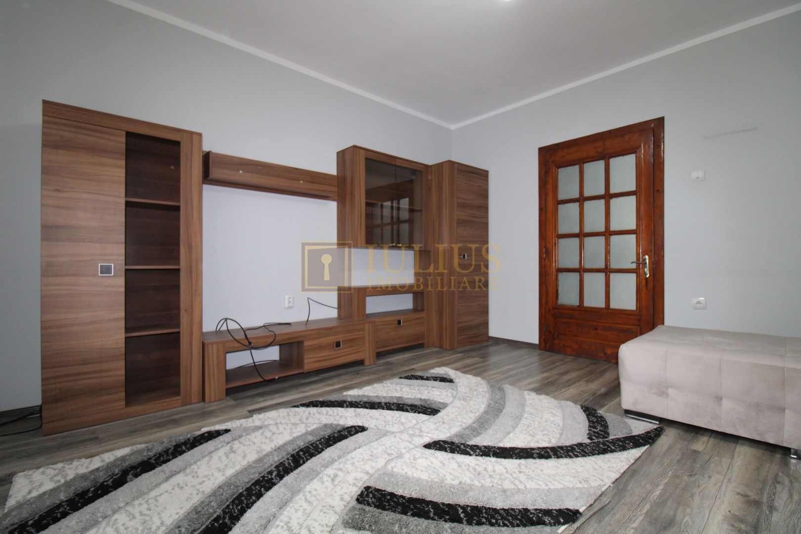 3 camere, curte comuna, centrala proprie. - Poză 4