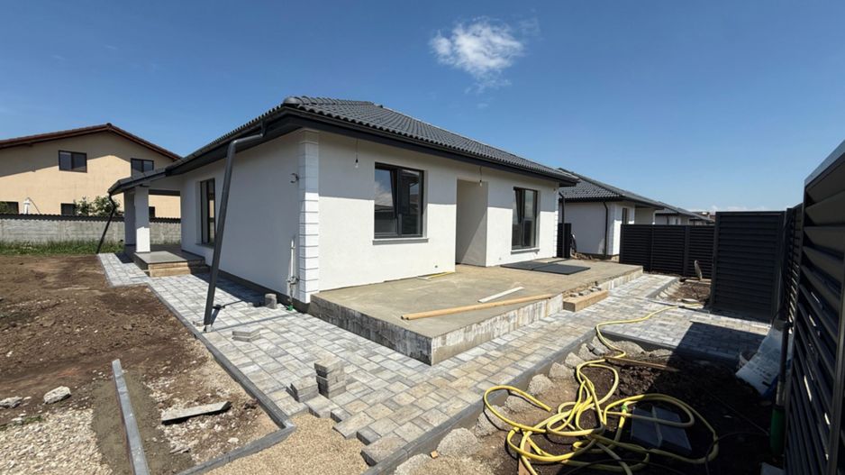 Casa pe parter cu 4 camere de vânzare - Sânpetru - Poză 7
