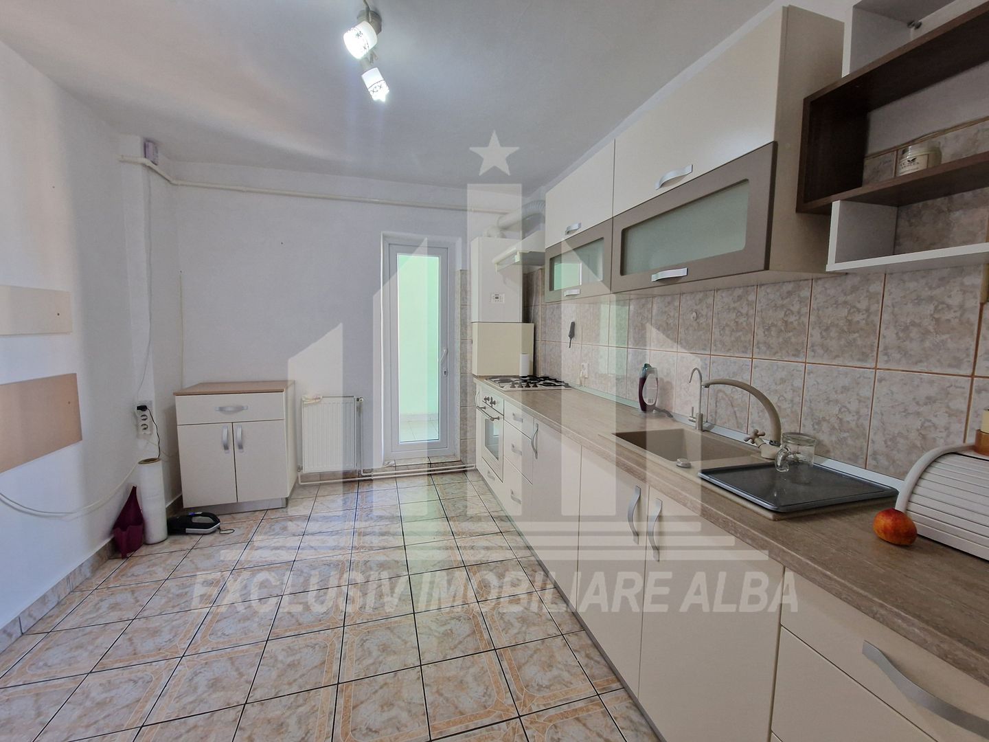 Apartament 4 camere decomandate | 2 bai | 2 balcoane | 75 mp | Cetate - Poză 3
