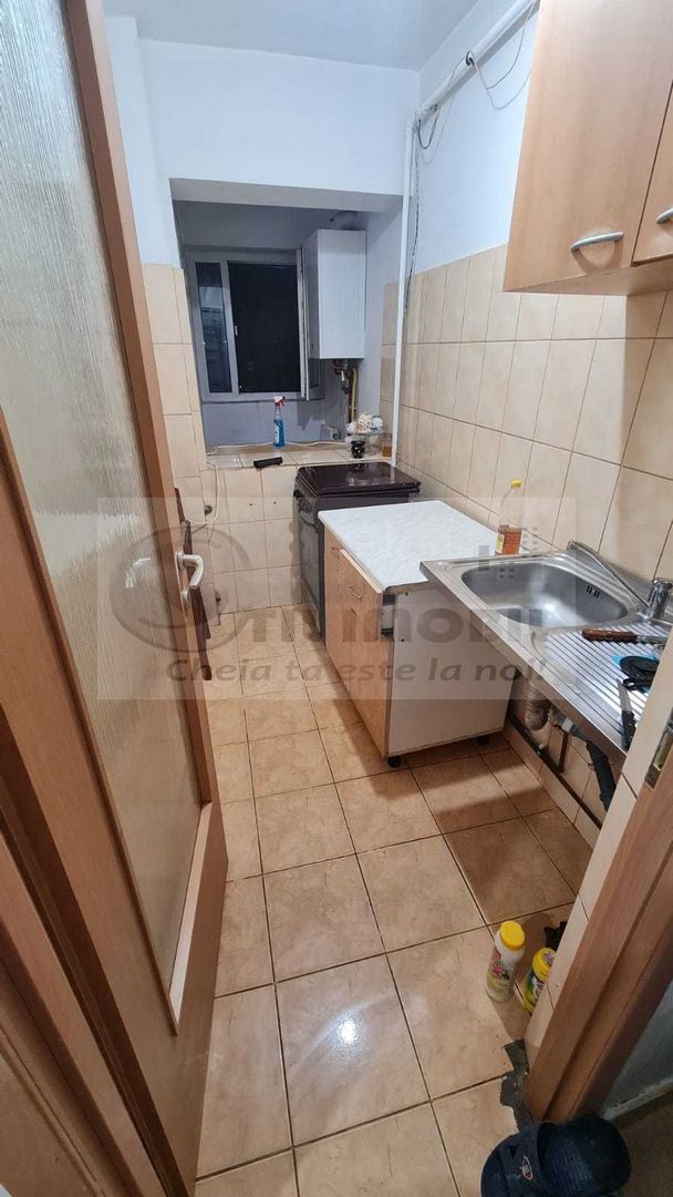 Libera garsoniera de vanzare in Iasi, bd Poitiers, decomandata - Poză 1