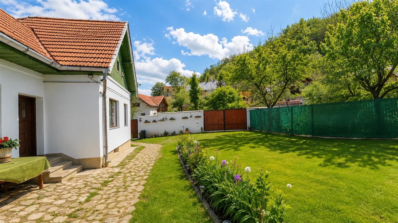 In cadru de poveste, pe 1.800 mp teren, Sacele, Brasov - Poză 3