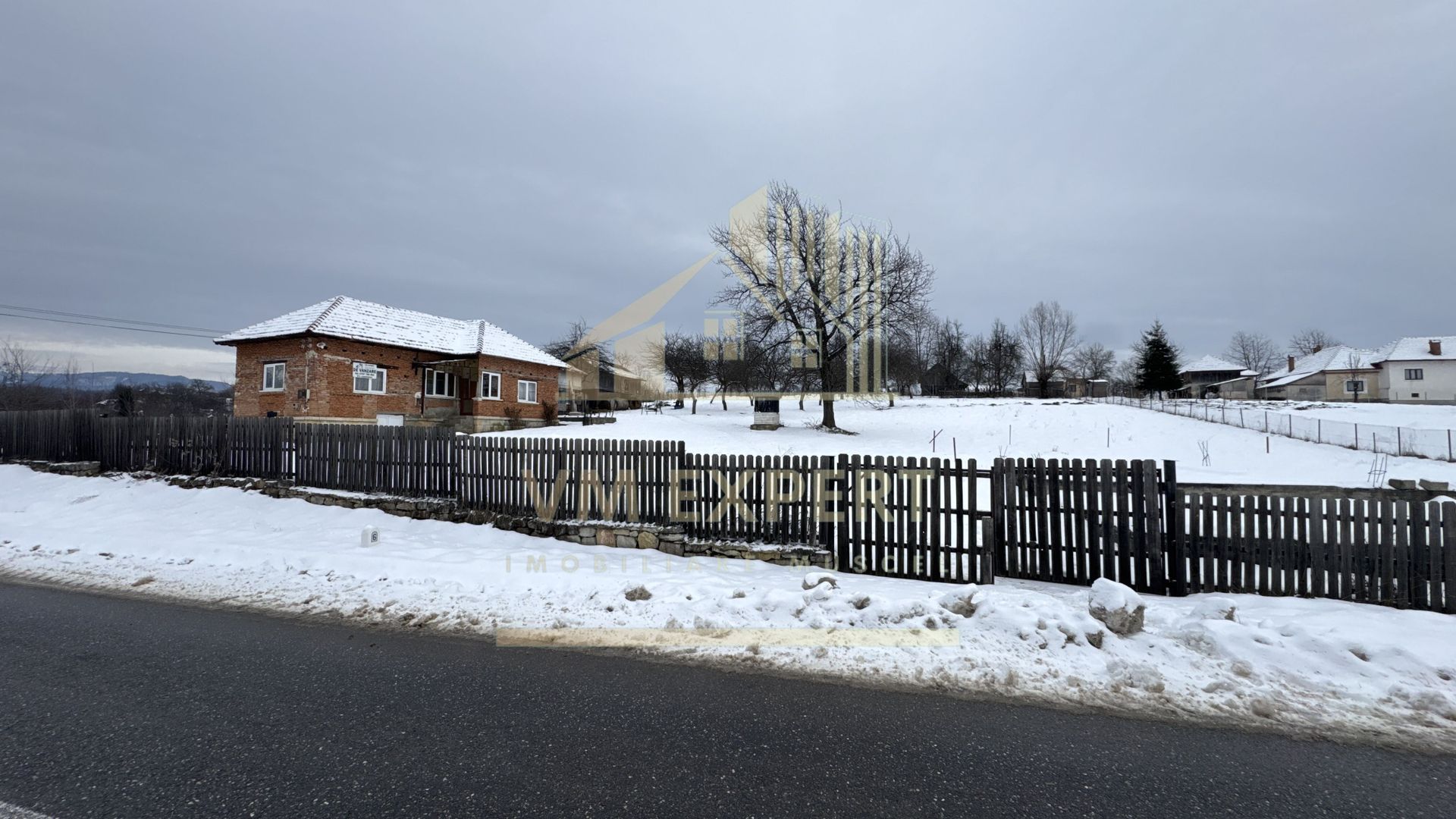 CASĂ 4 CAMERE TEREN 3038 MP ALBEȘTII  DE MUSCEL - Poză 1