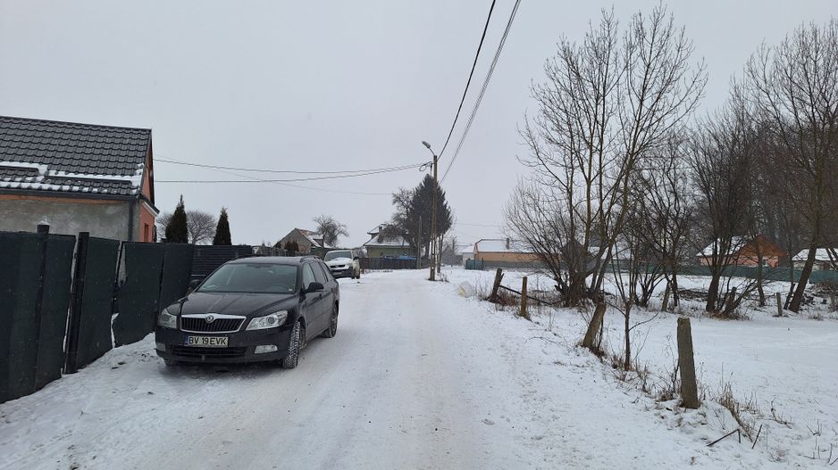 Teren 1000mp intravilan la liziera padurii, acces din drum asfaltat. - Poză 9