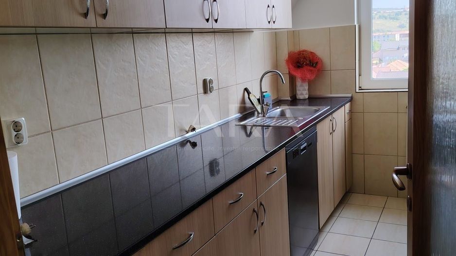 Apartament 37 mp, etaj 3/4, mobilat și utilat complet, 2 parcari. - Poză 5