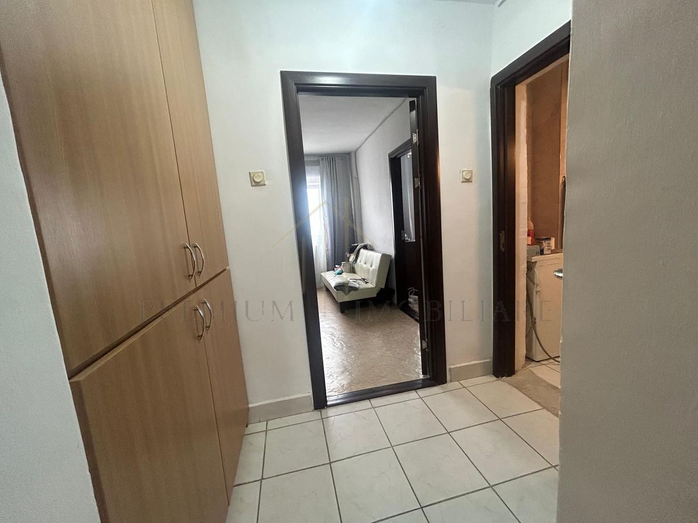 De vanzare Apartament 3 camere zona de jos - Poză 11
