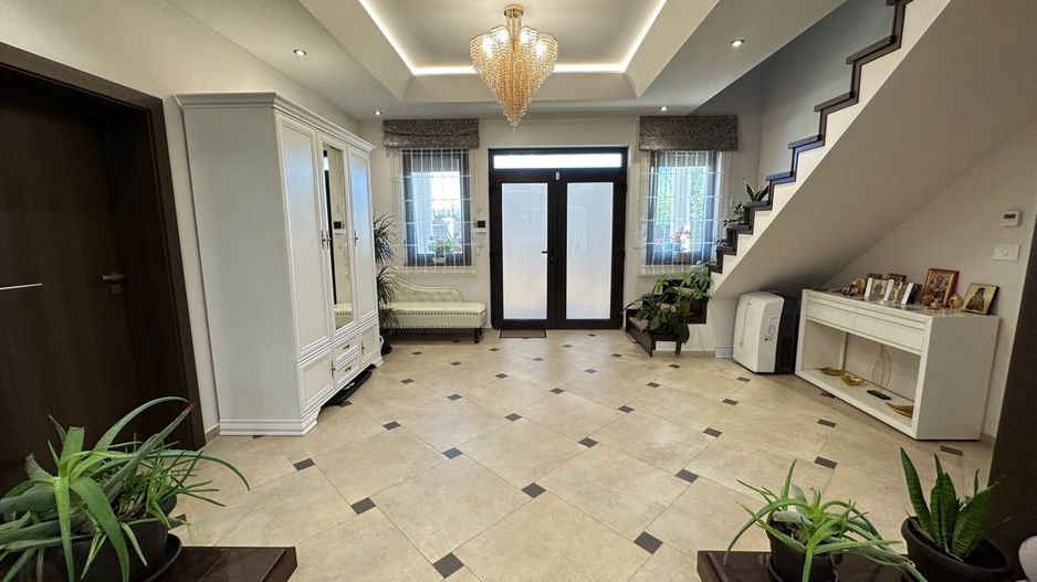 CASA EXCEPTIONALA CU LIVADA PROPRIE - Poză 18