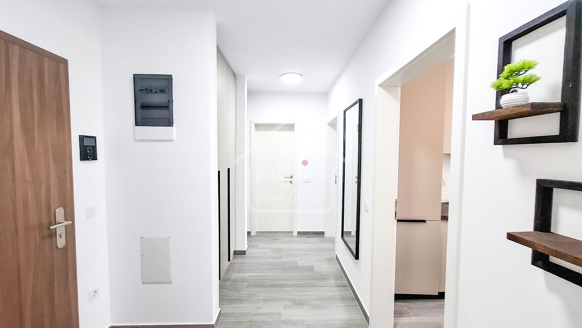 Design Modern Finisaje Calitative I Tractorul - Poză 2