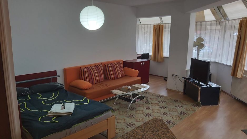 Apartament cu o cameră pe termen scurt  /35 mp/ intrare separată/ finisat modern - Poză 1