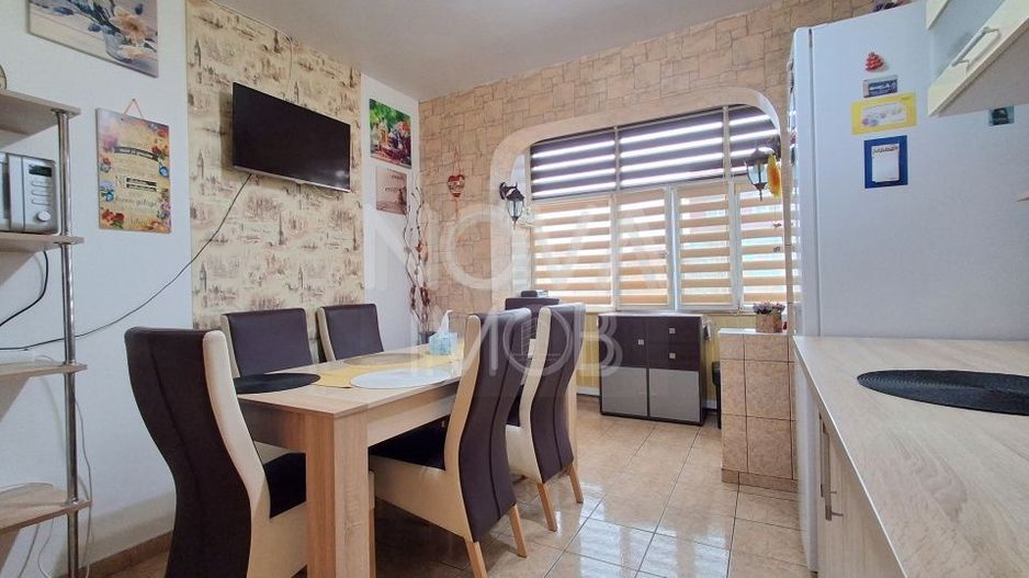 Apartament de inchiriat 3 camere etajul 4, cu lift,  Zona Vasile Aaron - Poză 4