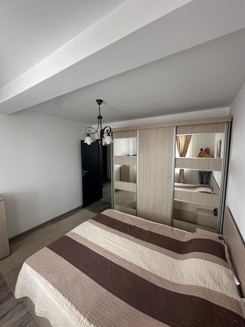 Agentie- Oferim spre inchiriere apartament cu 3 camere decomandat - Poză 6