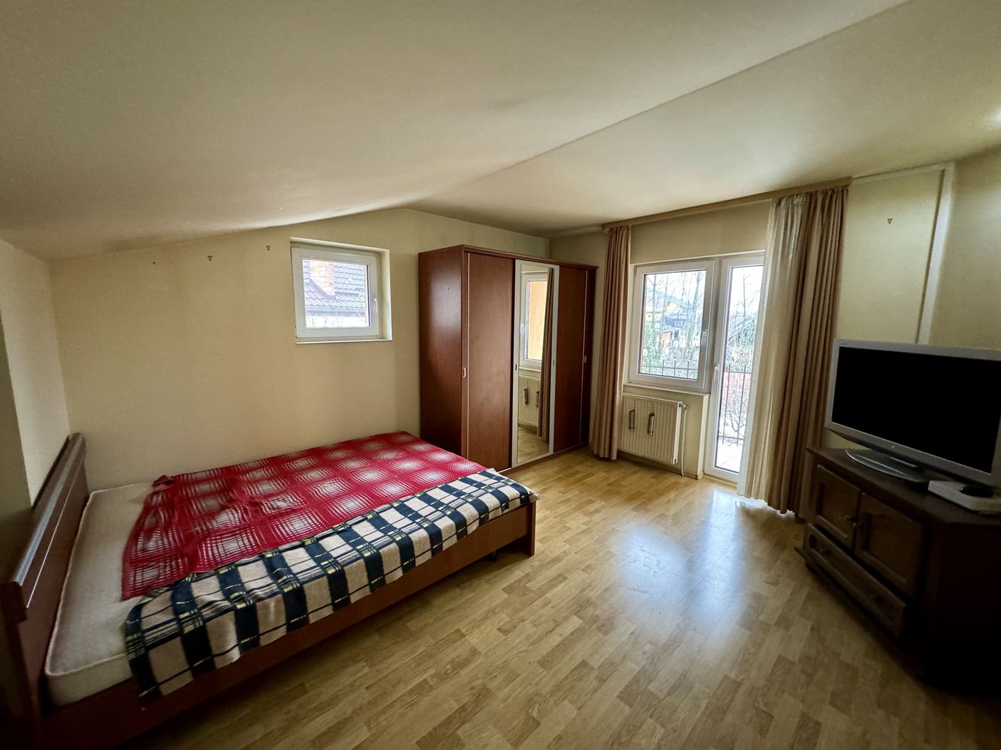 Casă individuală de vânzare în Săcele | Teren 781 mp | 3 Dormitoare - Poză 20