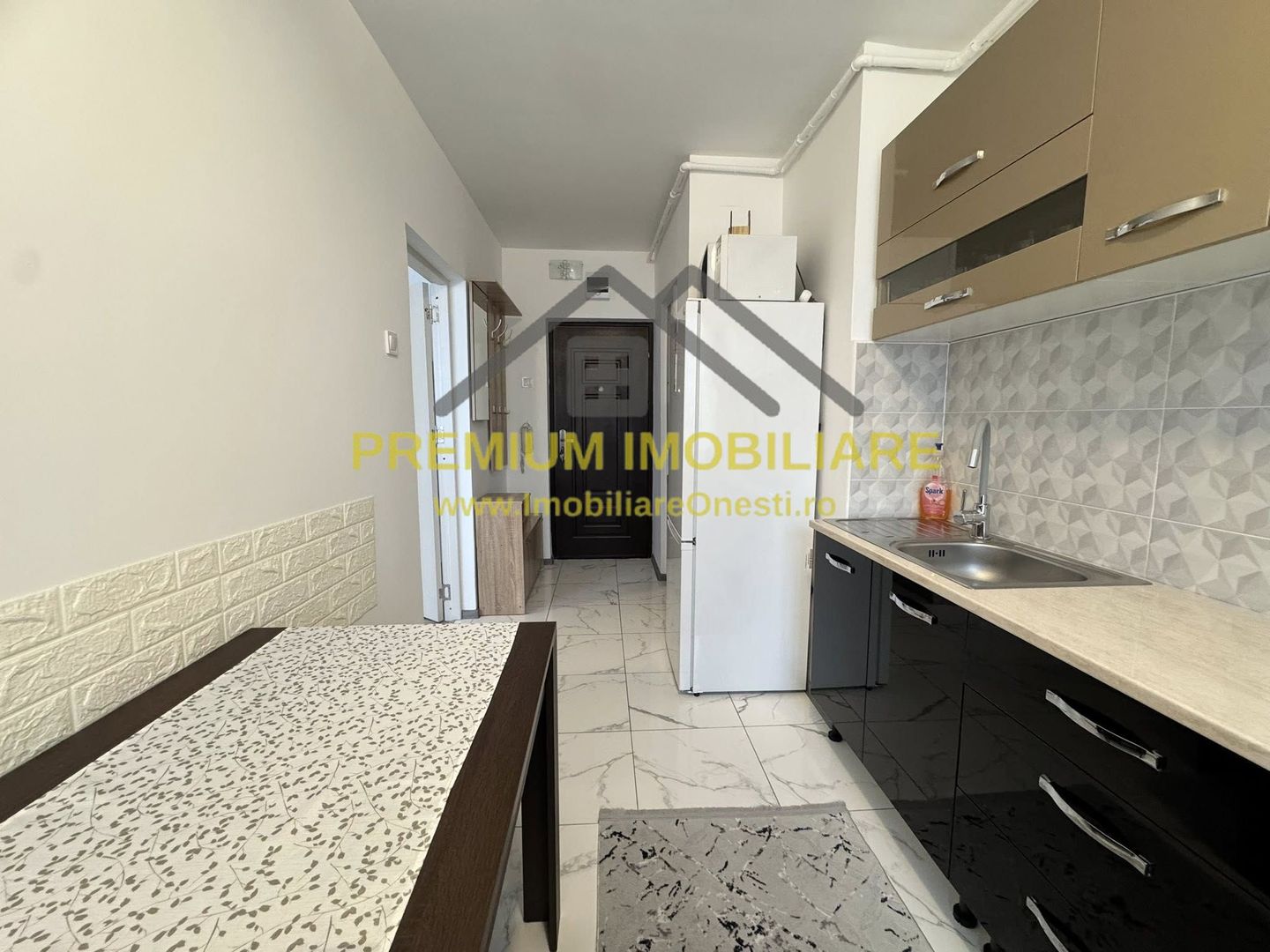 Apartament 2 Camere - Zona Ultracentrala - Renovat - Mobilat - Utilat - Poză 9