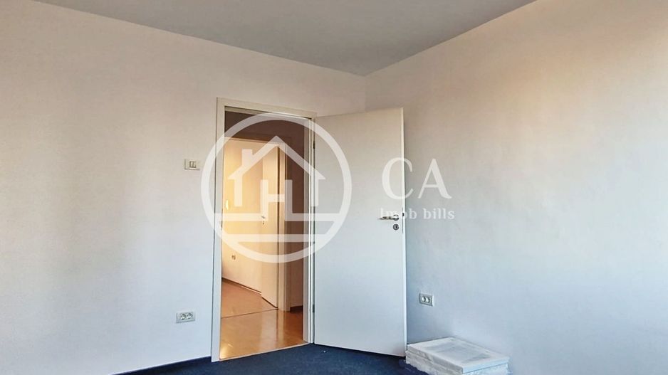 Apartament de vânzare cu 3 camere în zona Rogerius, Oradea - Poză 7