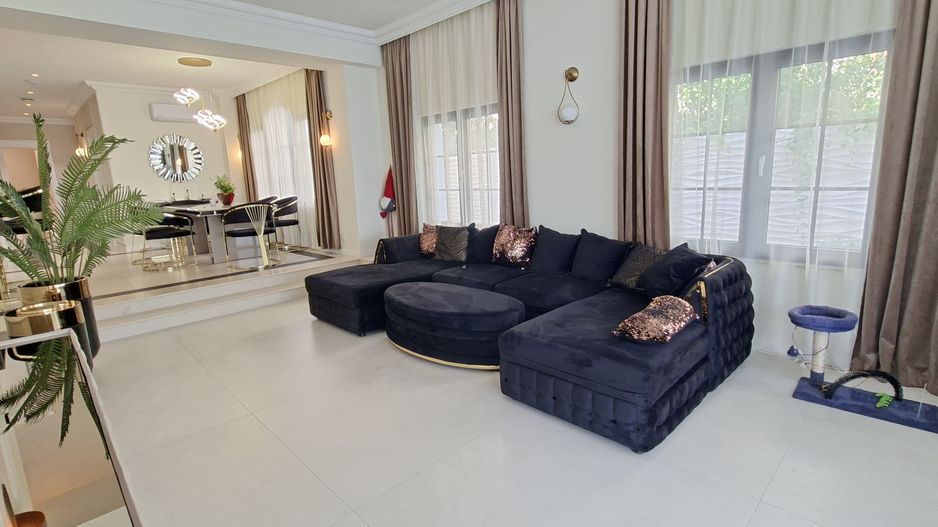 Vila spatioasa cu piscina - Dumbravita/Padurea Verde - Poză 1