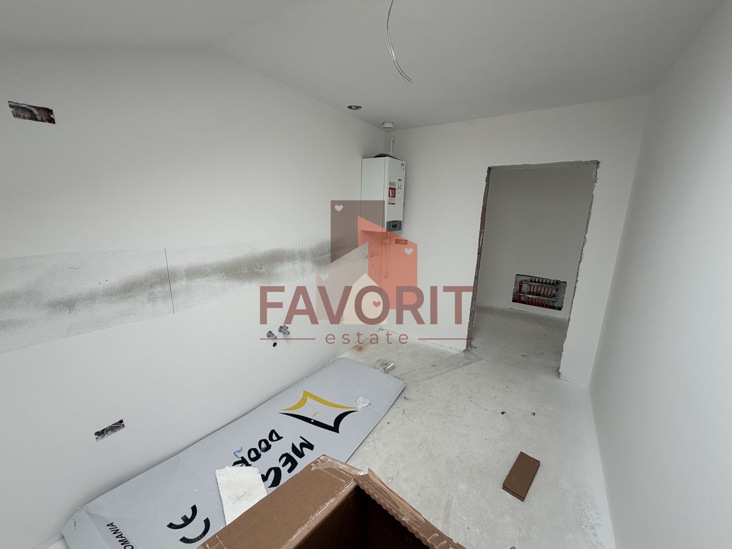 Decomandat. Zona Buziasului. Parcare in curte. - Poză 11