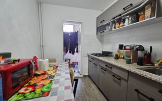 Apart 2 camere Canta la bulevard, etaj 3 din 4, pozitionat foarte bine - Poză 2