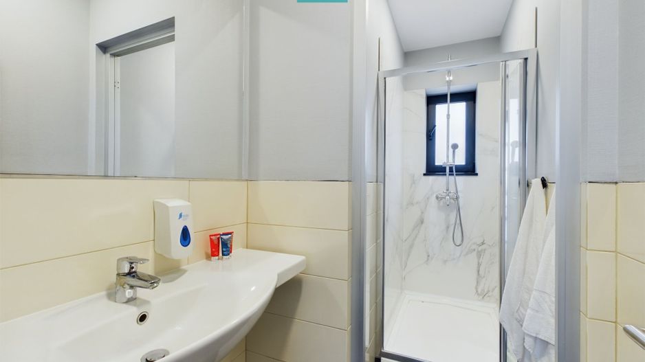 Clădire modernă pentru birouri 340 mp - Poză 19