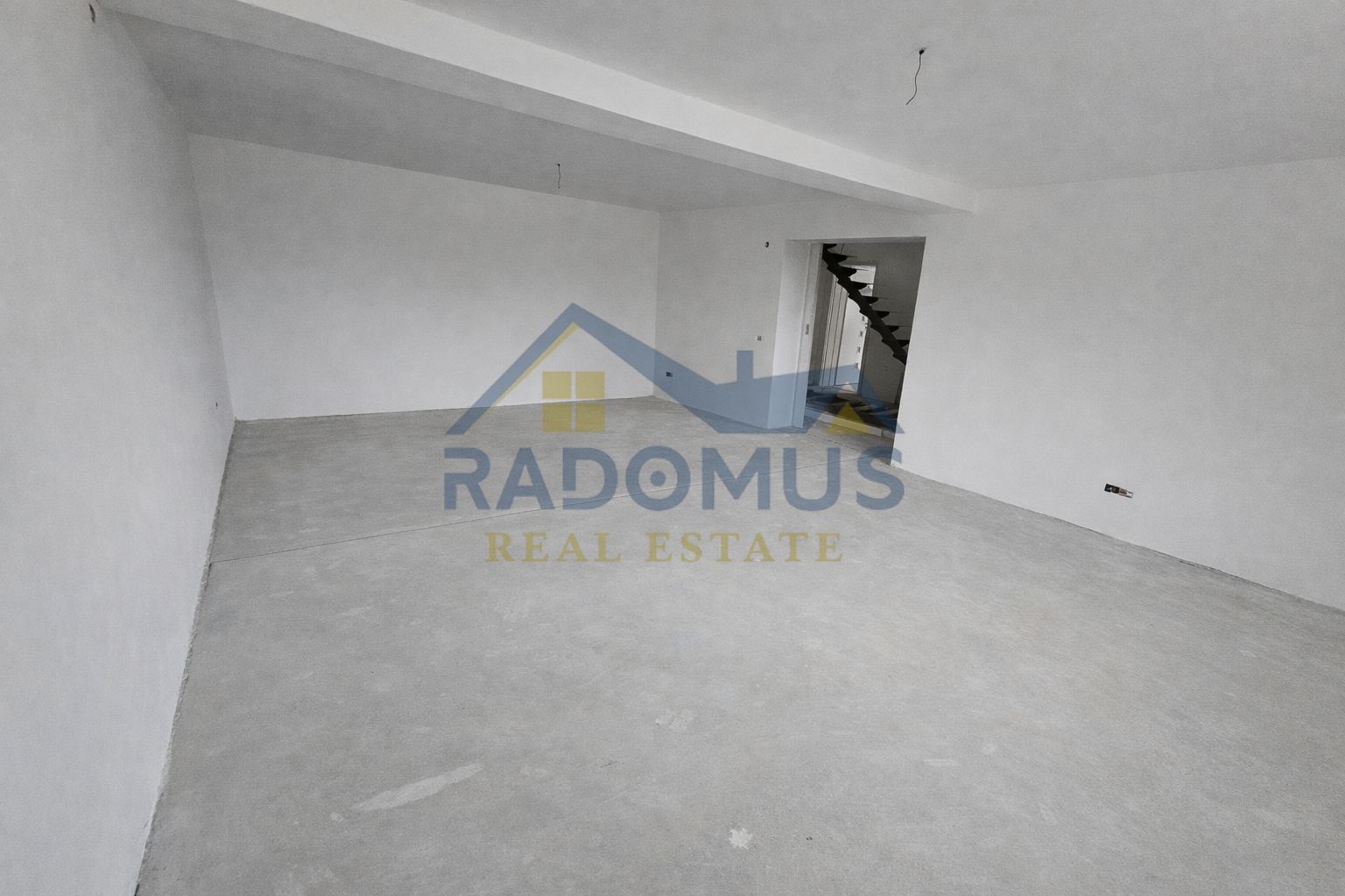 Vila Tătărani - 280 mp utili - 500 mp Teren - 8 Camere + 4 Băi - Poză 5