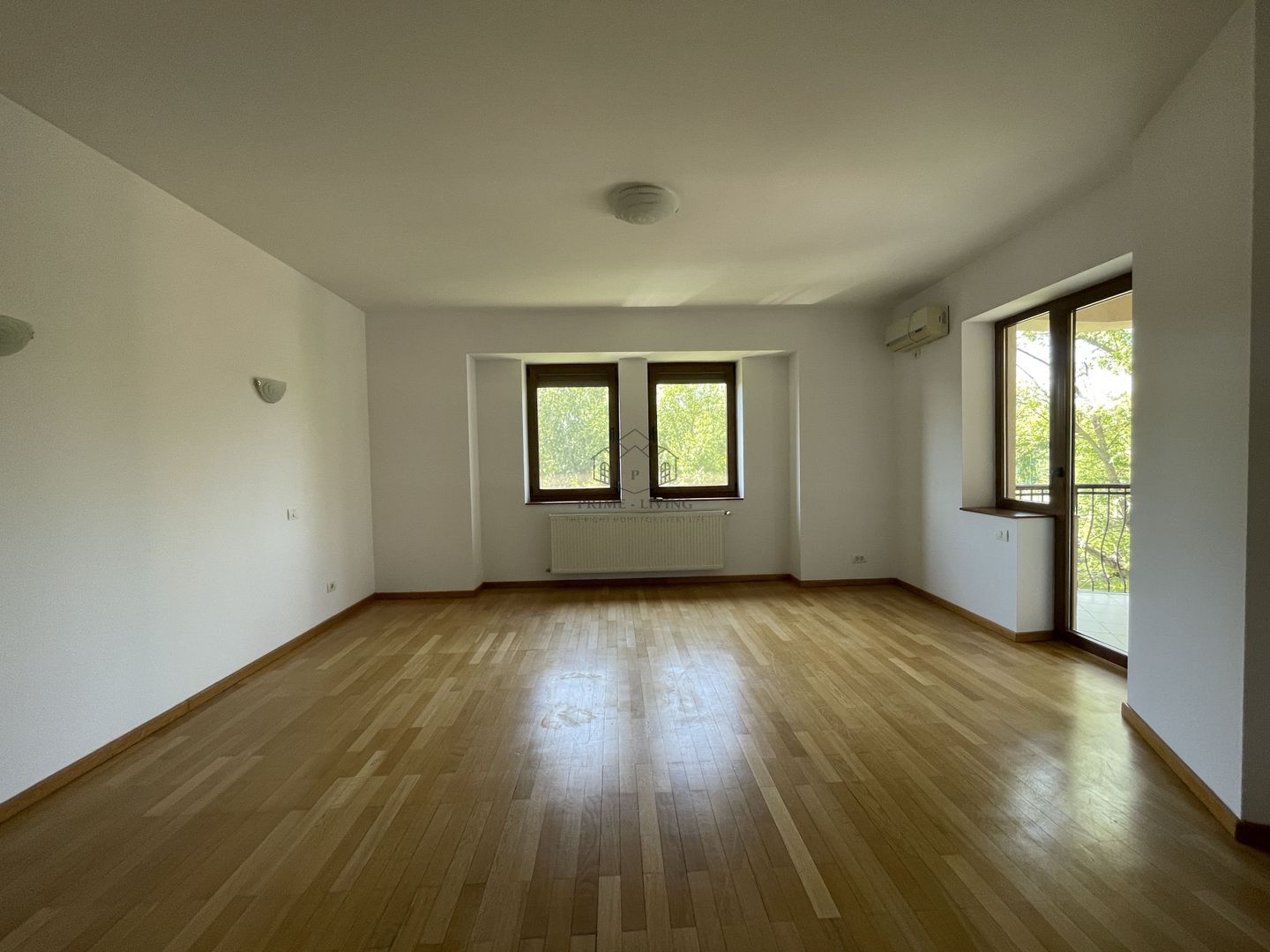 VILA CU 5 DORMITOARE IN COMPLEX REZIDENTIAL - Poză 5