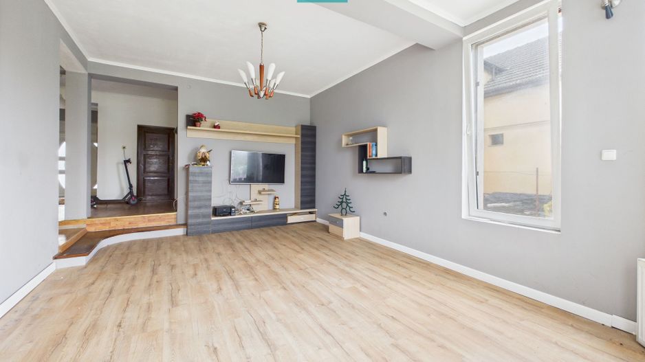 Vilă cu 8 camere în Săcălaz, zonă Centrală - Poză 6