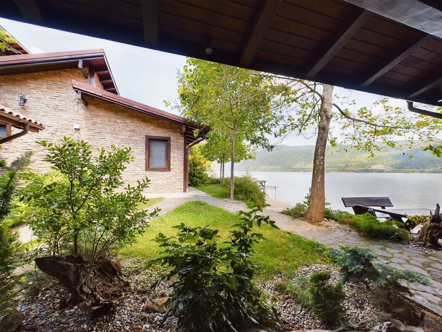 Pensiune de Lux pe Malul Dunării în Dubova - Poză 23