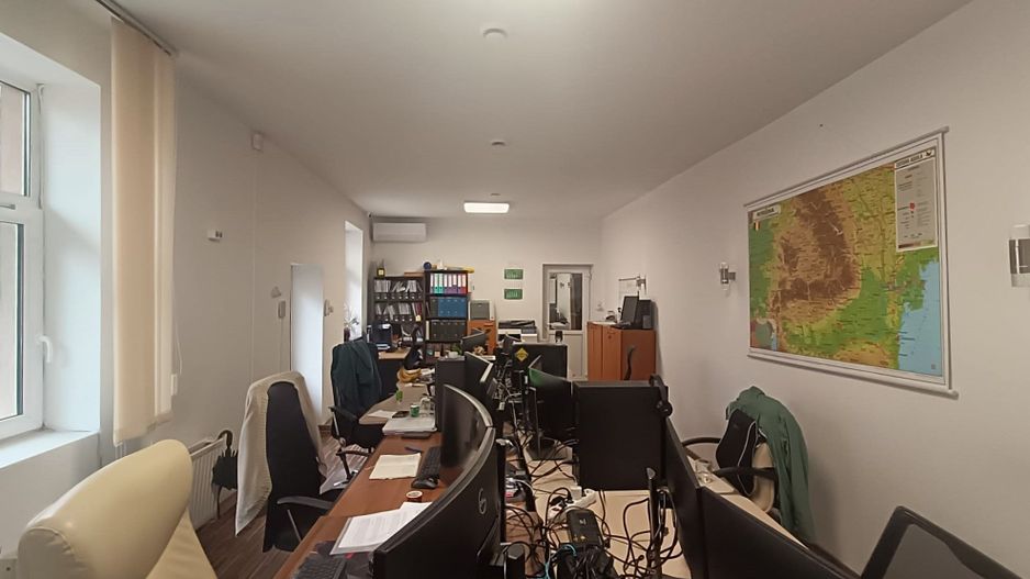 Spatiu de birou la casa cu parcari - Poză 2