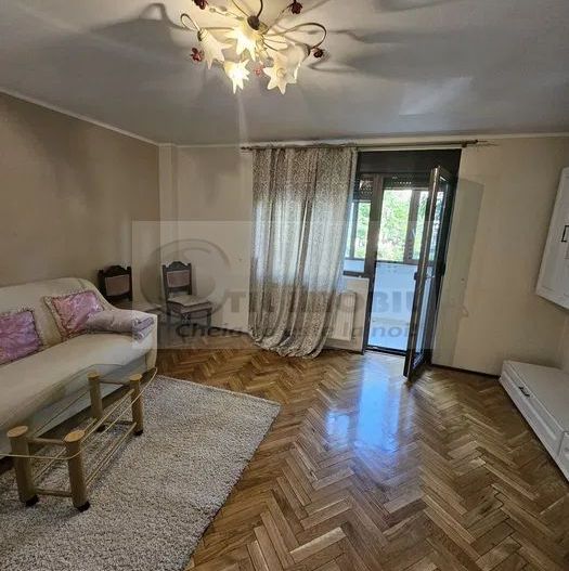 Ap 3 camere–vis-a-vis de Colegiul Național „Costache Negruzzi"- 750 E - Poză 2