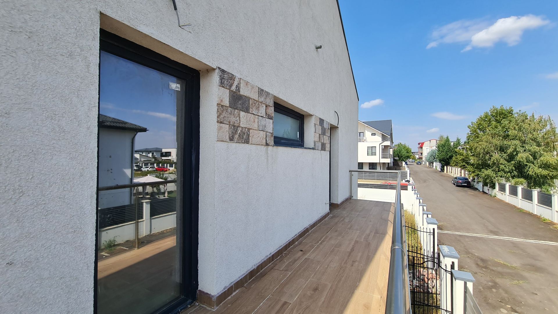 Duplex 5 camere cu 300 mp teren - parcare 4+, incalzire pardoseala - Poză 1