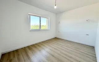 Duplex cu 5 camere si 2 bai, 470 mp teren si 115 mp utili in Ghiroda. - Poză 17