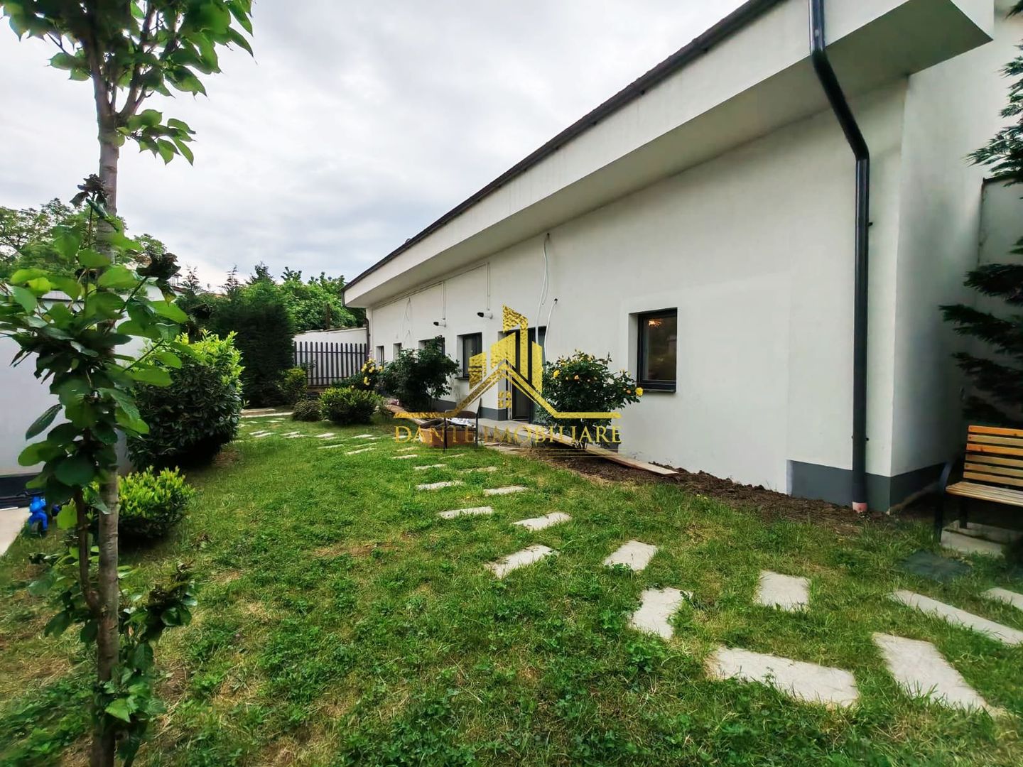 Casa, 3 camere, 2 bai, TOTUL NOU, ultrafinisata, parcare, Central - Poză 9