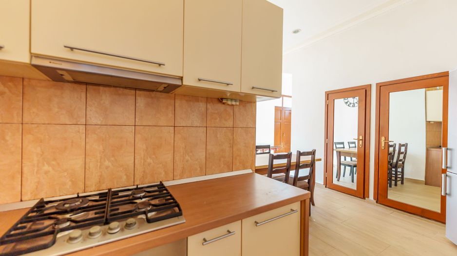 Apartament ultracentral pe Episcopiei - Poză 5