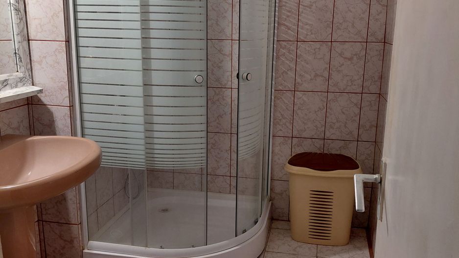 Apartament cu 2 camere Tiglina 1,et.2,strada Saturn zona pietei - Poză 4