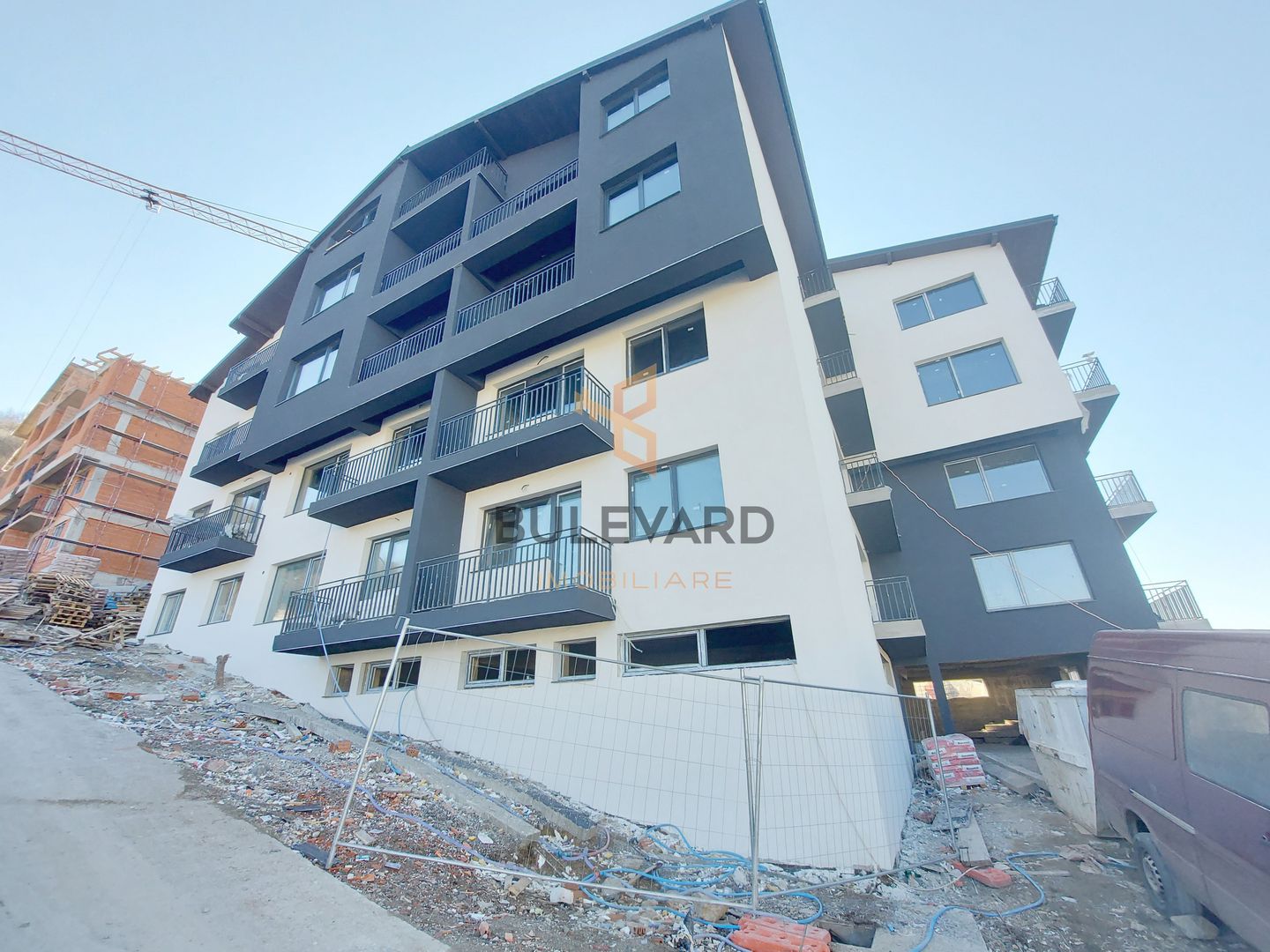 Apartament cu  3 camere, zona strazii Teilor! - Poză 1