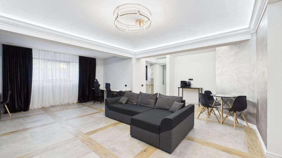 Apartament 2 camere cu 2 băi, 2 locuri de parcare si curte - Poză 1