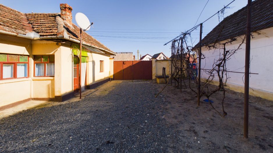 Casă tradiționălă în Pecica - Poză 3