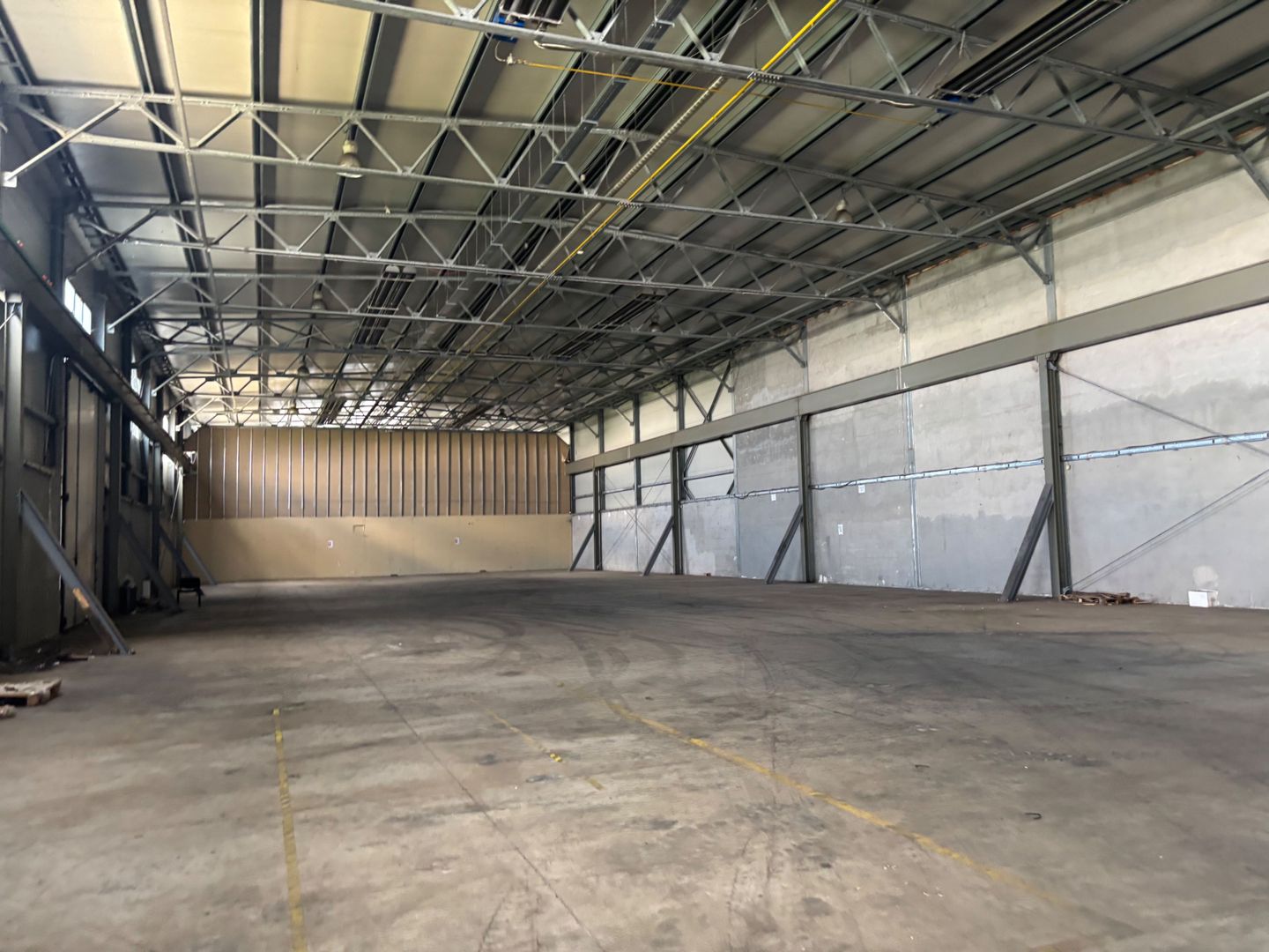 Depozit cu showroom de inchiriat de 1600 mp - Poză 13