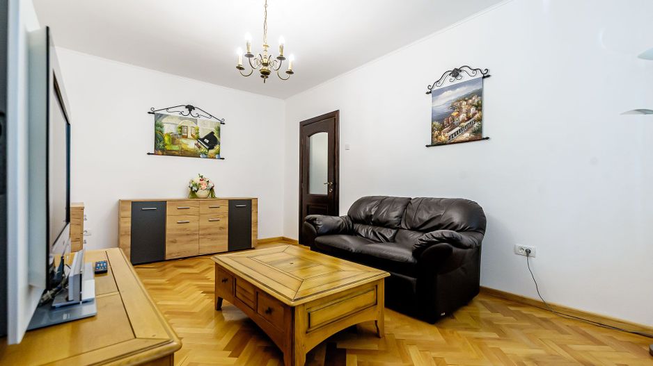 Apartament elegant cu trei camere. Strada Horia. - Poză 1