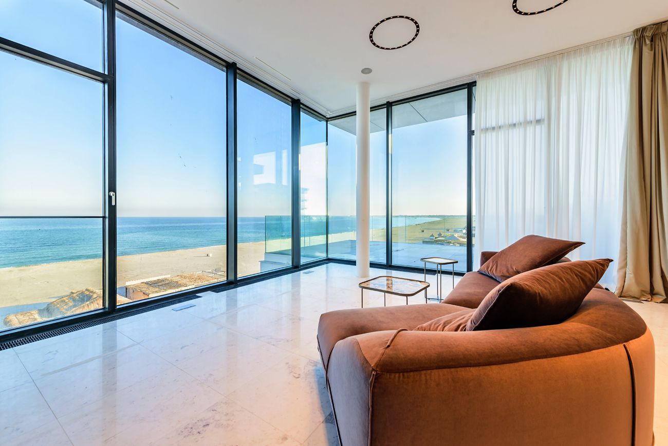 Apartament de 5 camere spațios, situat în zona Nord din Constanța - Poză 1