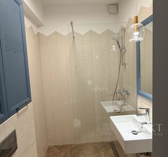 De inchiriat-Apartament cu 4 camere, Garaj și Parcare | Zona Centrala - Poză 9