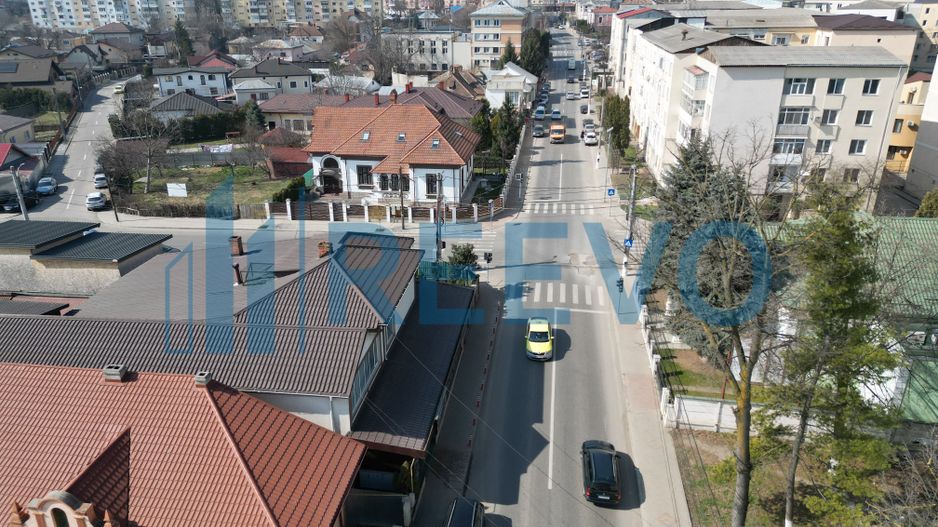 Clădire și teren de investiție, central Roman - Poză 70